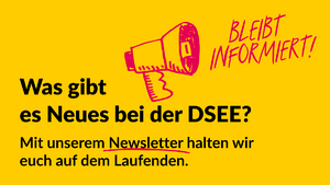 Grafik mit gelbem Hintergrund, einem gezeichneten Megafon und dem Text: Bleibt informiert! Was gibt es Neues bei der DSEE? Mit unserem Newsletter halten wir euch auf dem Laufenden.