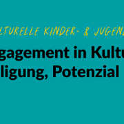 Grafik mit grünem Hintergrund und einer gezeichneten Glühbirne. Text: #EngageiertGeforscht Bundesvereinigung kulturelle Kinder- & Jugendbildung. Freiwilliges Engagement in Kultur. Teilhabe, Beteiligung, Potenzial. Studienbericht