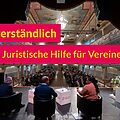 Blick von der Bühne auf das Podium bei der Veranstaltung "Recht verständlich am 07.06.2024 in Erfurt, Text: Recht verständlich – juristische Hilfe für Vereine