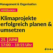 Grafik mit dem Text: Management & Organisation. #DSEEerklärt Klimaprojekte erfolgreich planen & umsetzen. 25. Juni, 17:00 – 18:15 Uhr. d-s-e-e.de