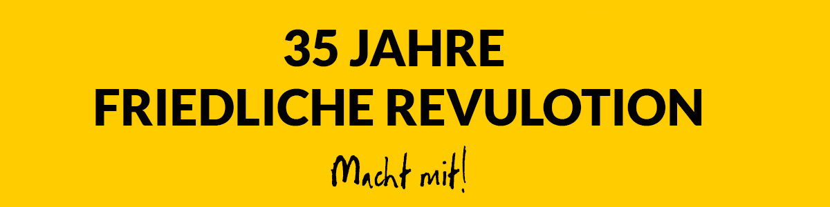 Gelbes Banner mit schwarzer Schrift: 35 Jahre Friedliche Revolution Macht mit!